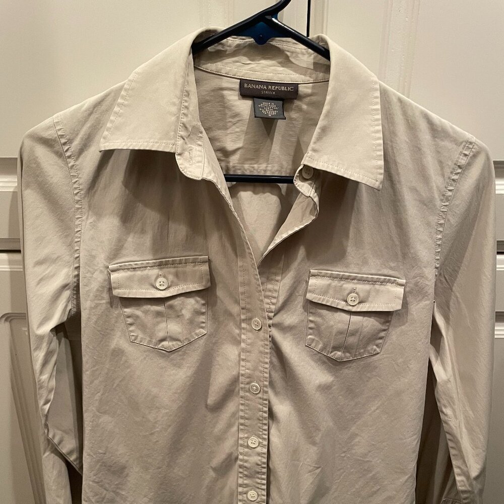 Banana Republic Stretch Khaki Long Sleeves Button Down Blouse Small